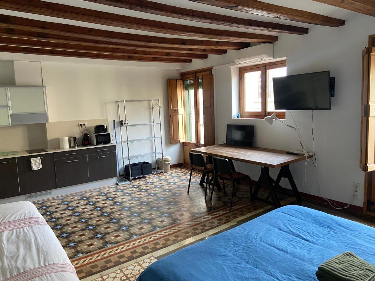 Apartment Lovely 2-bed In Barcelonas Location *