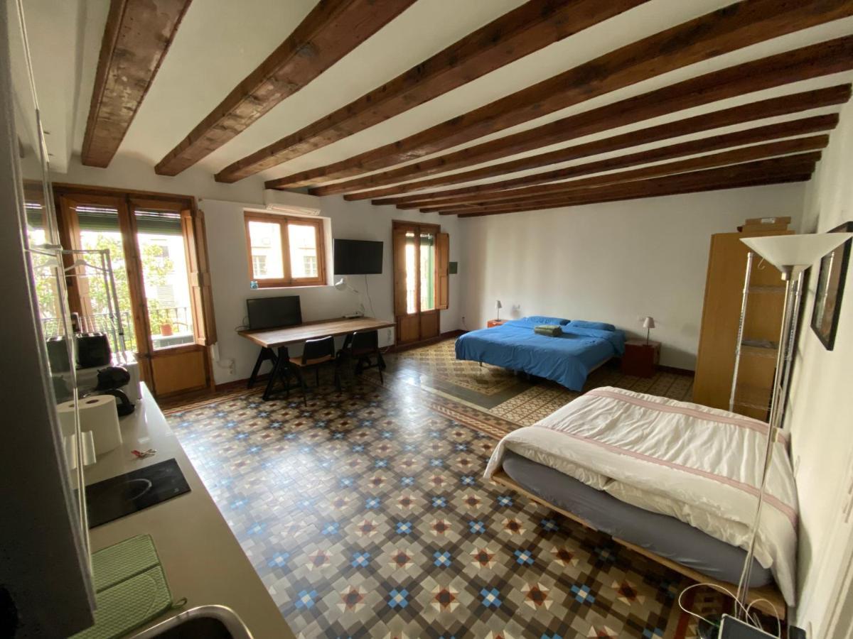 Lovely 2-bed In Barcelonas Location Apartment *