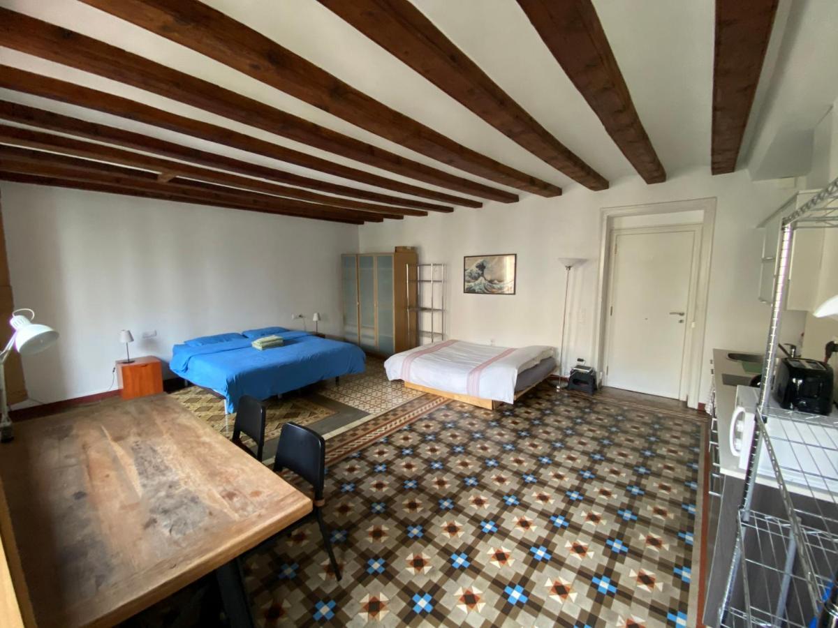 Lovely 2-bed In Barcelonas Location Apartment *